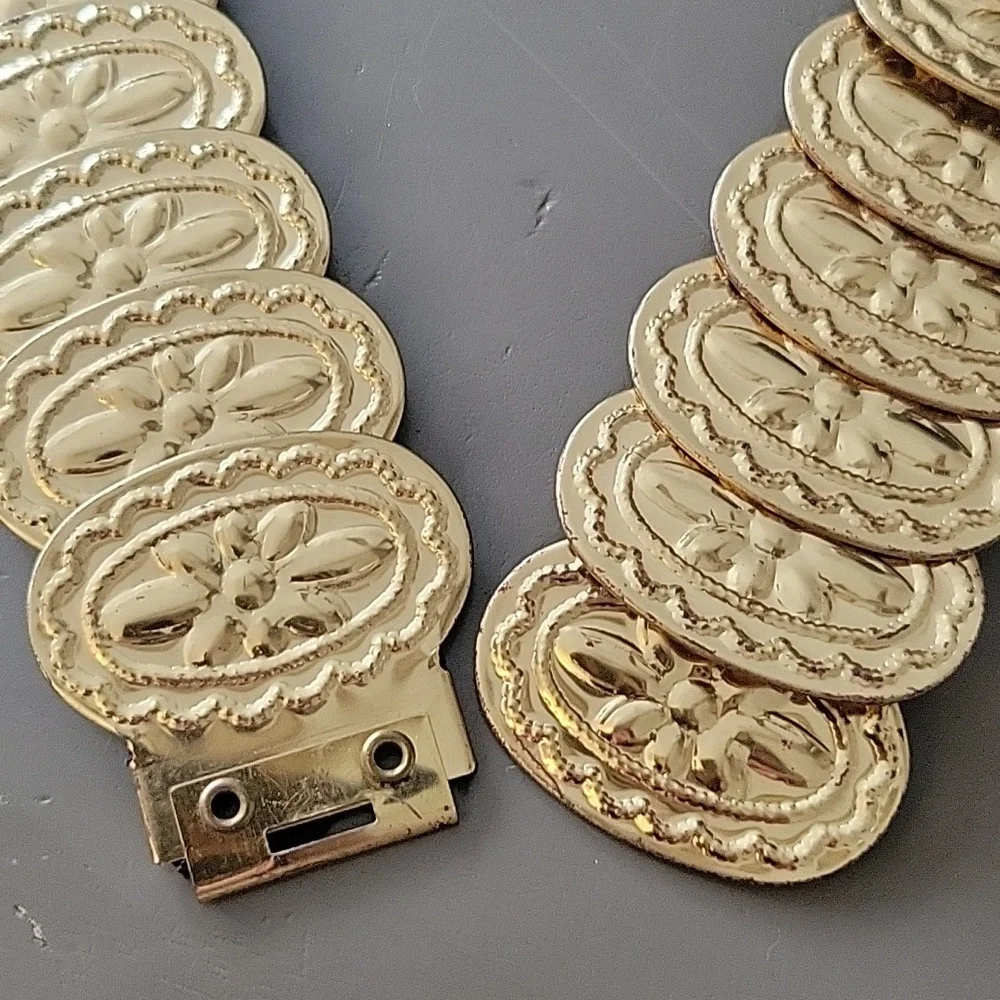 Gold Tone Medallion Coin Stretchy Belt Eclectic Boho Hippie Floral Vintage 70s